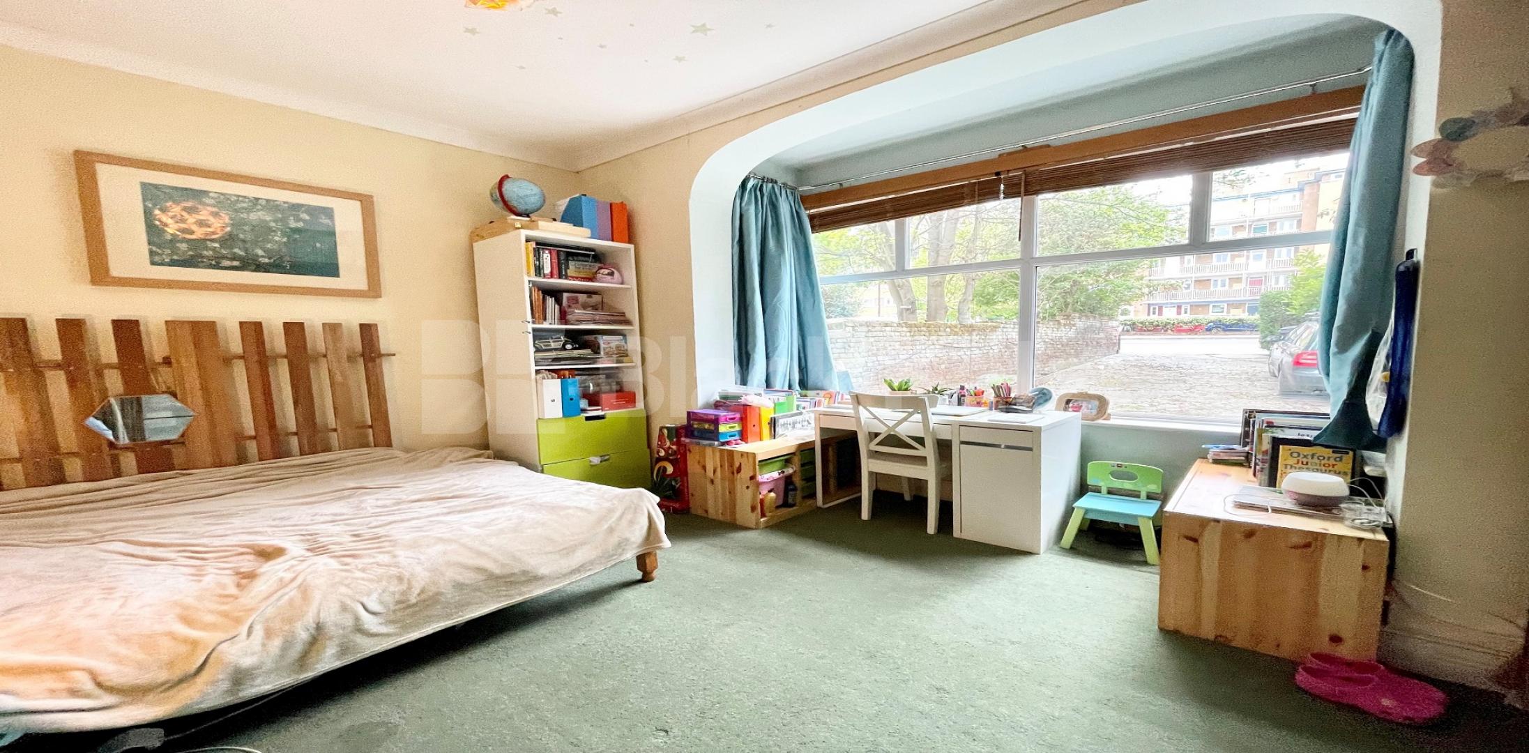 Offering approximately 710 Sq. Ft. of living and entertaining space Ashurst Gardens, Brixton Hill